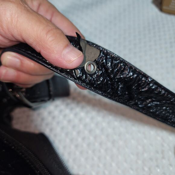 BIG BUDDHA GUC VEGAN LEATHER LAURA FLOWER SHOULDER BAG - Picture 4 of 7